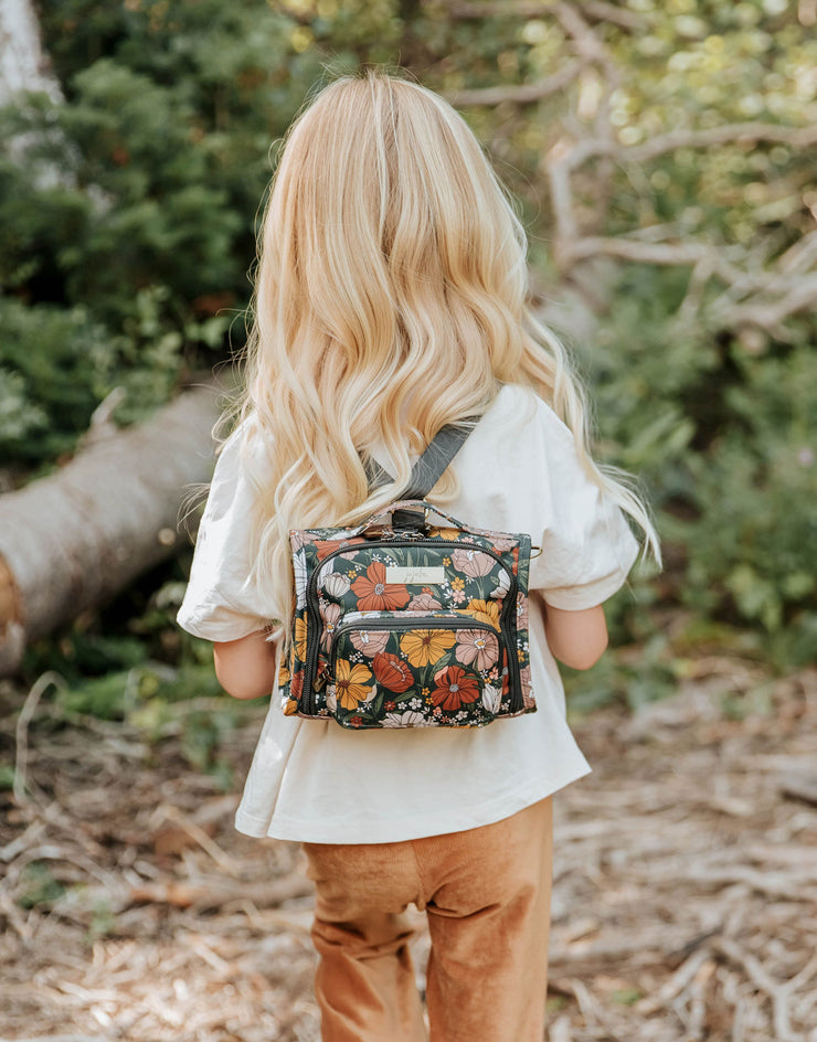 Маленькая сумка рюкзак на ребенке Mini B.F.F. Far Out Floral