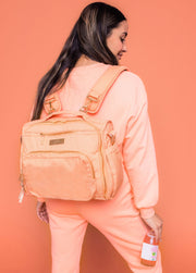 Сумка рюкзак для мамы на коляску персиковая на маме B.F.F. Just Peachy