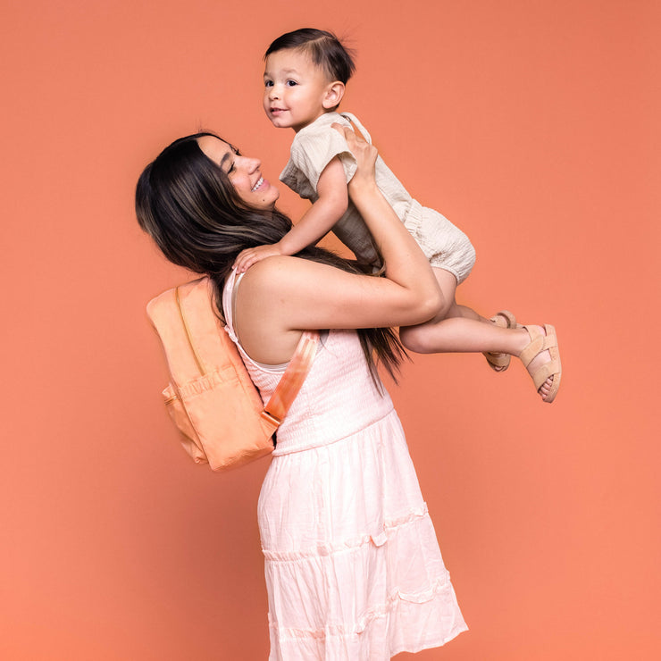 Рюкзак для мамы и ребенка персикового цвета Midi Just Peachy
