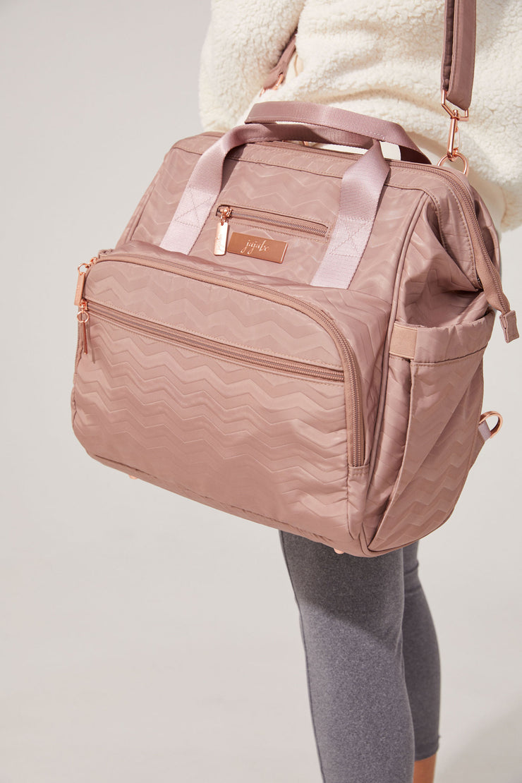 Сумка рюкзак для мамы розовая на коляску в руке Dr. B.F.F. Warm Sand